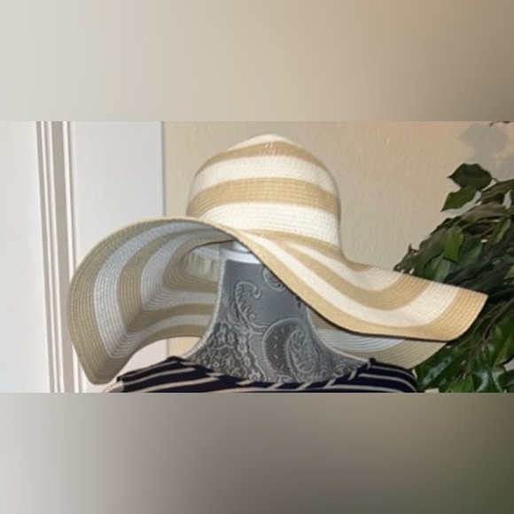 SOLD!!!!!! Floppy Beach Sun Hat - A New Day - Picture 5 of 5